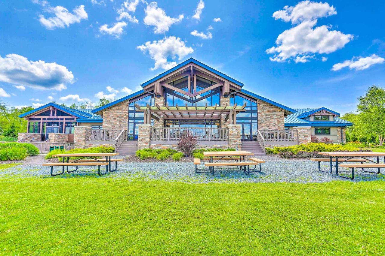 Arrowhead Vacation With Fire Pit! Holiday home Pocono Lake